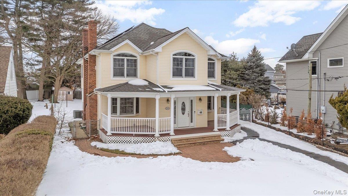 234 S Pershing Avenue, Bethpage, NY 11714
