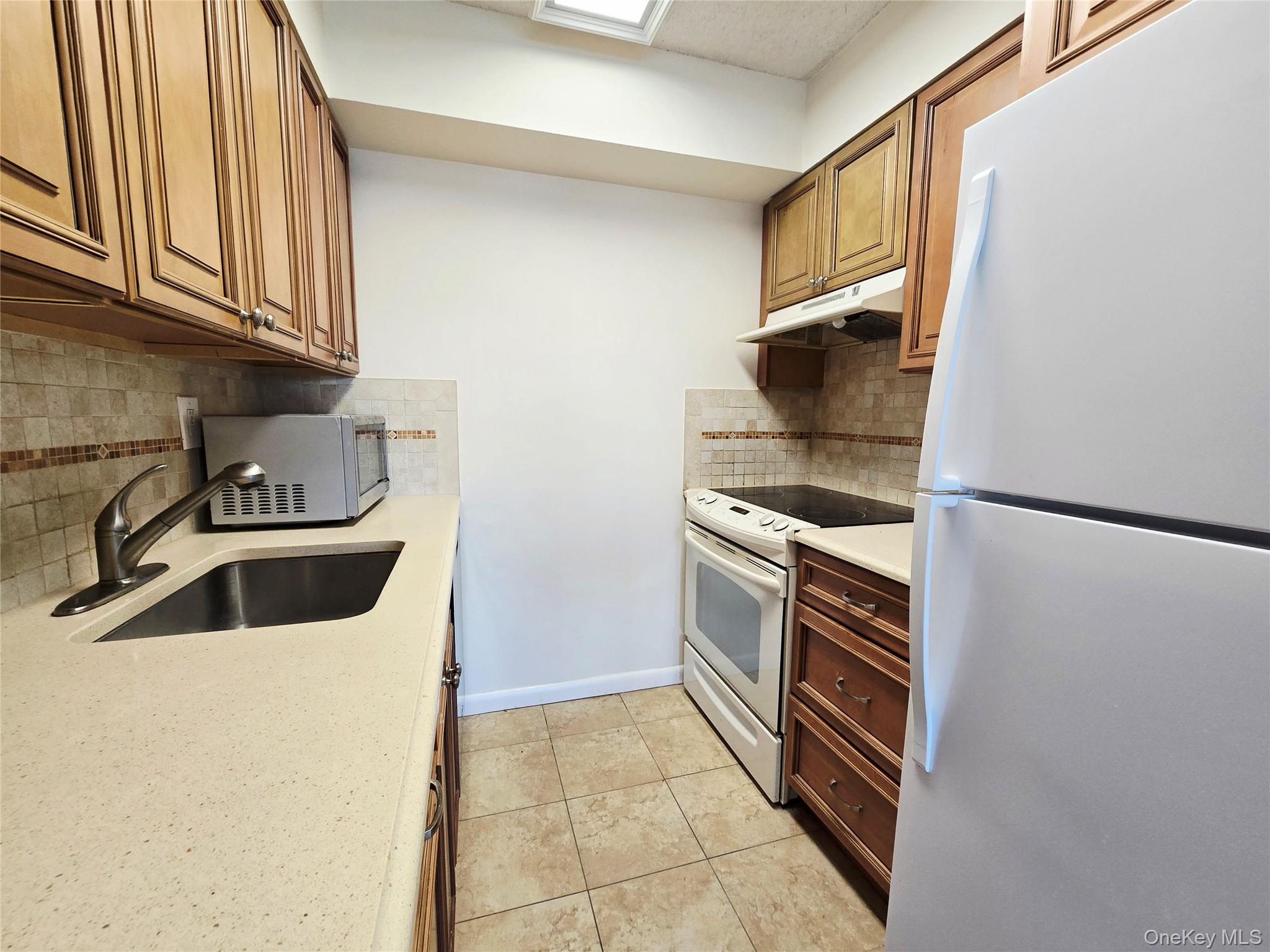 142 Main Street # 3D, Mineola, NY 11501