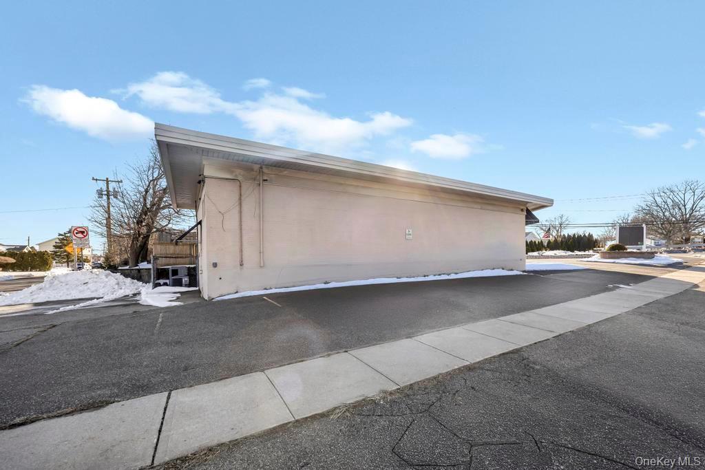 600 Hicksville Road, Bethpage, NY 11714