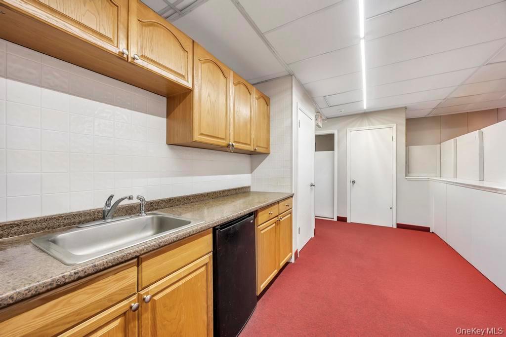 600 Hicksville Road, Bethpage, NY 11714