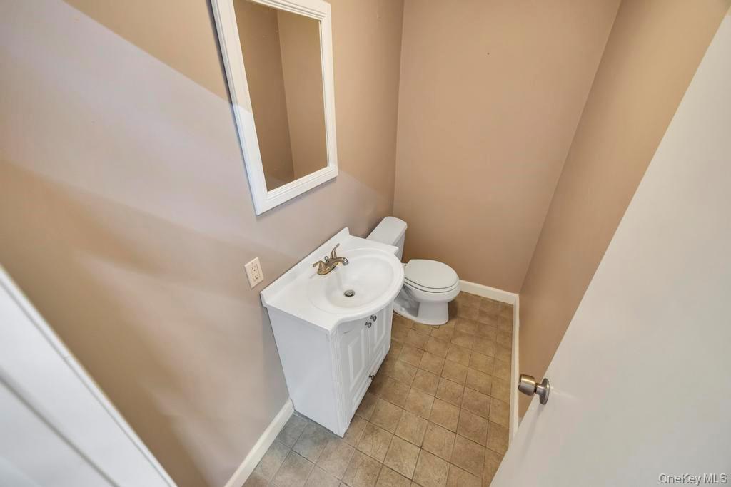 600 Hicksville Road, Bethpage, NY 11714