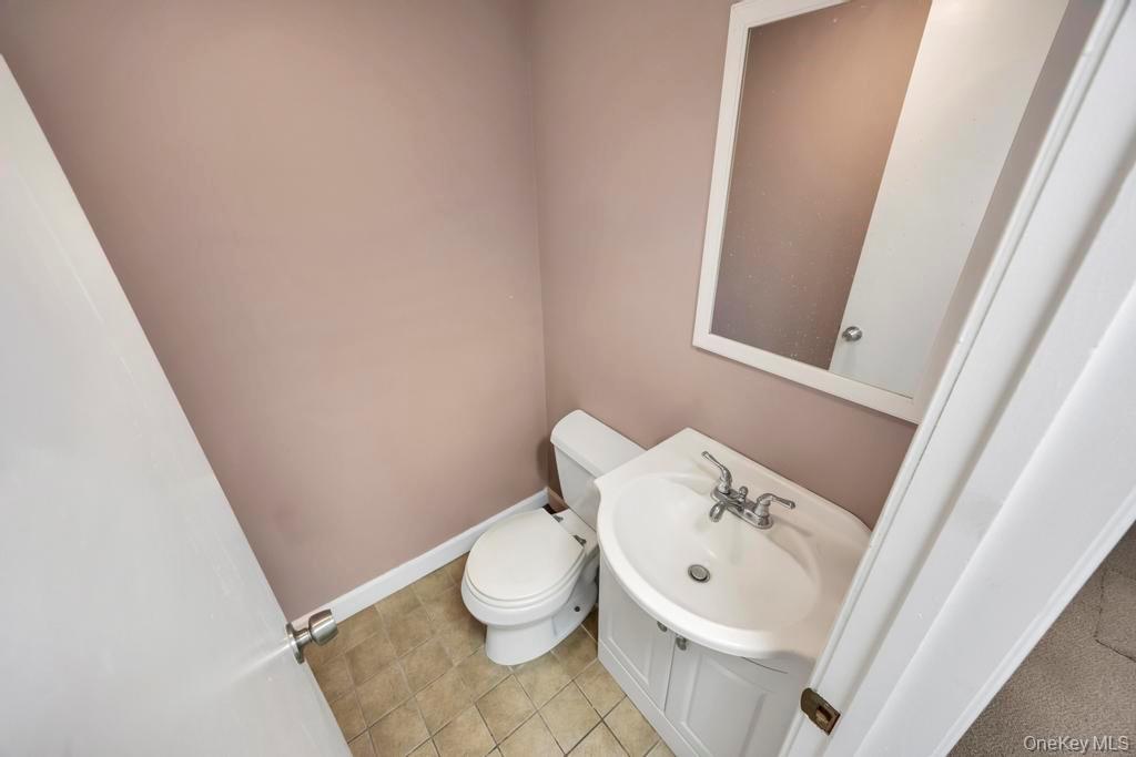 600 Hicksville Road, Bethpage, NY 11714