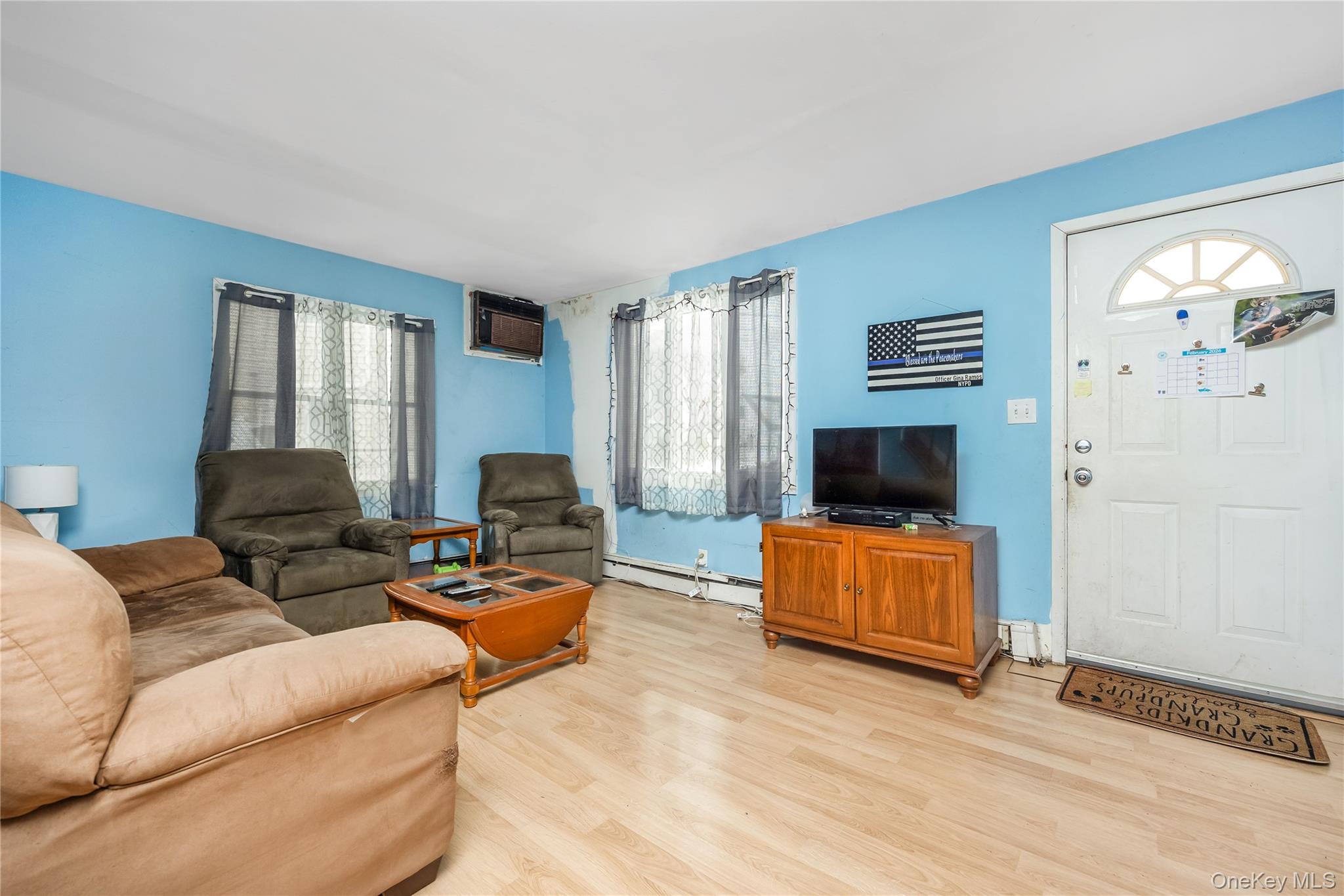 8 Carmans Court, Farmingdale, NY 11735