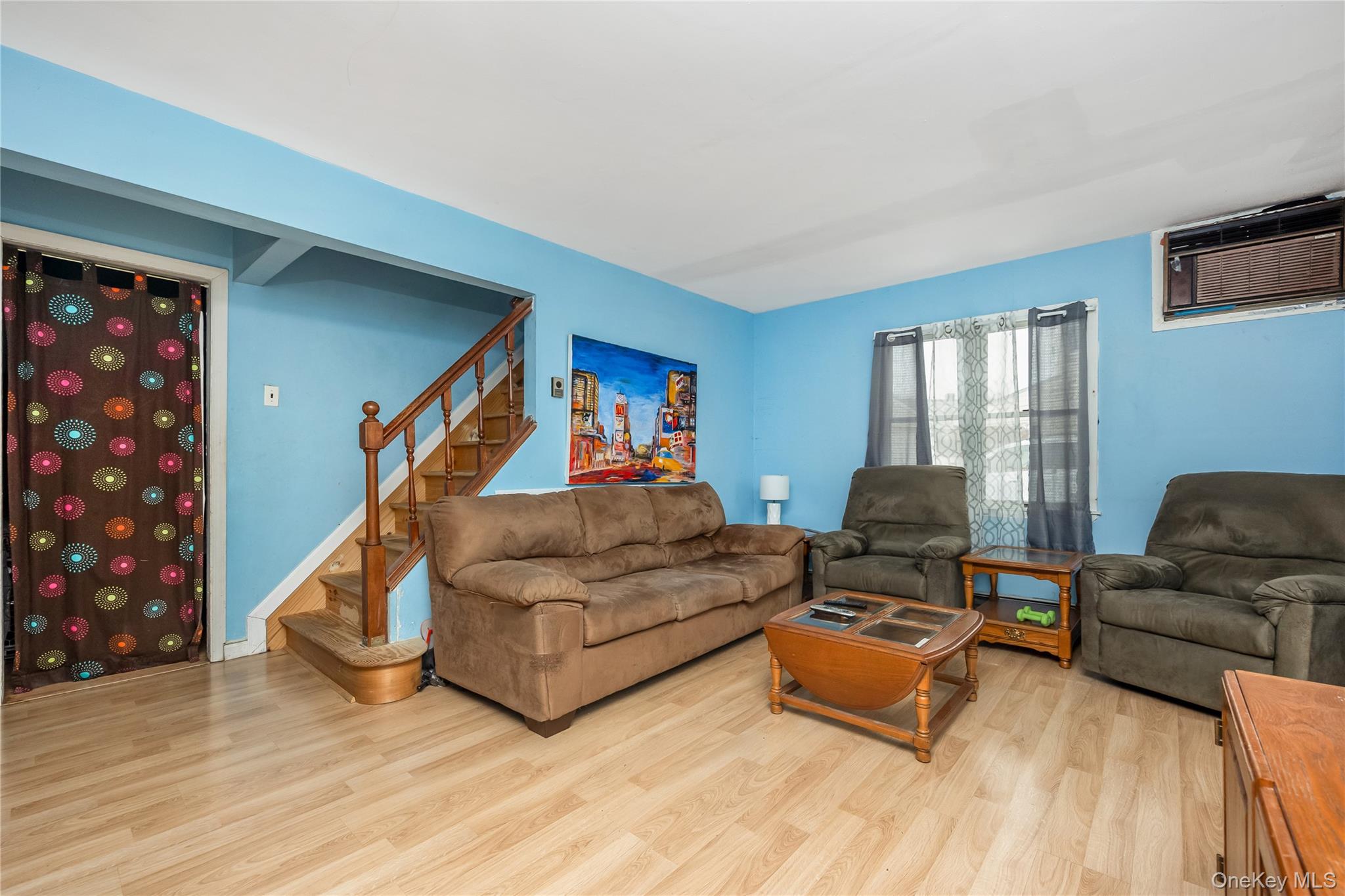 8 Carmans Court, Farmingdale, NY 11735