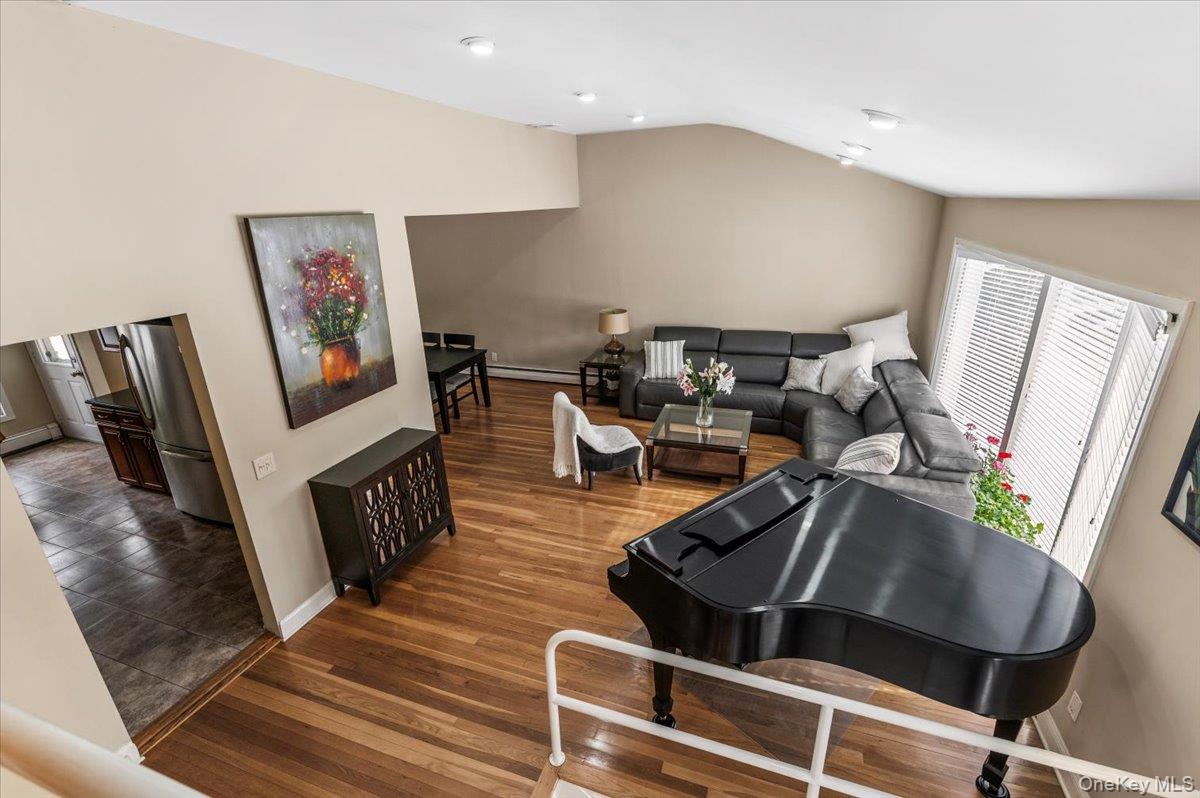 32 Middle Lane, Jericho, NY 11753