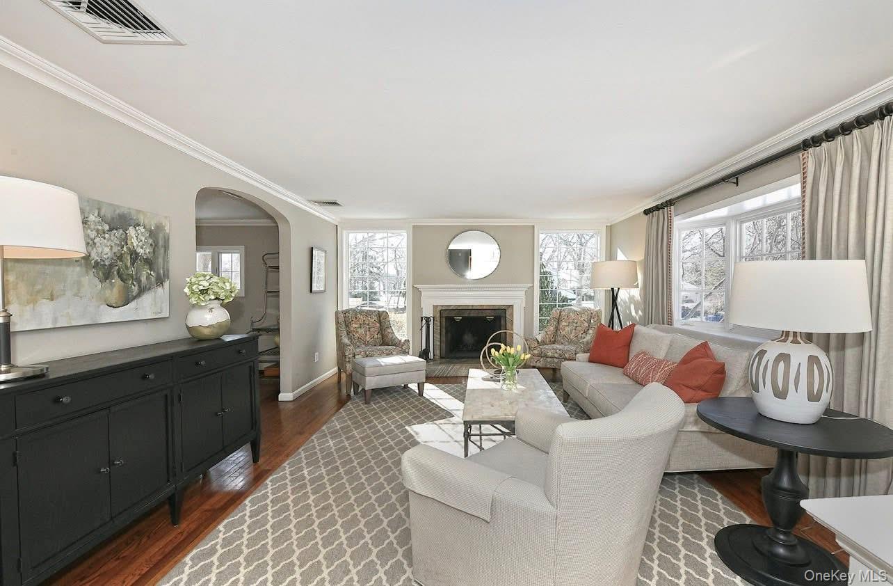 2 Montana Place, Huntington Station, NY 11746