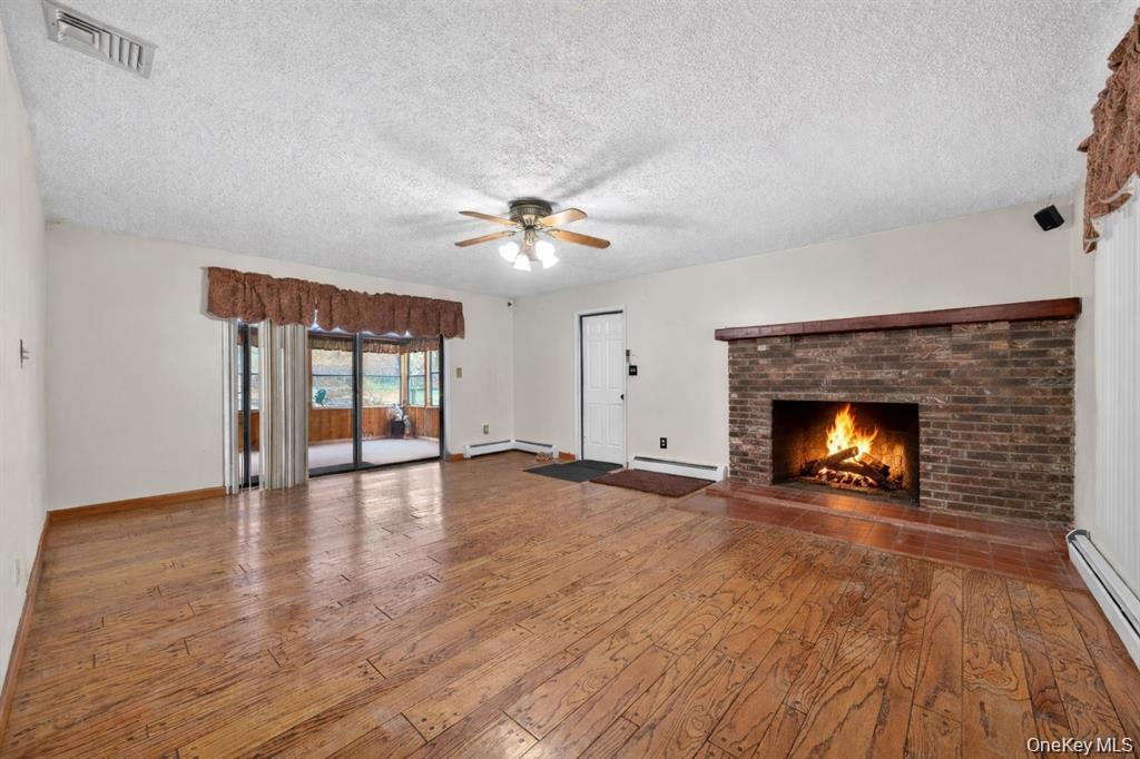 4 Debbie Court, Chester, NY 10918