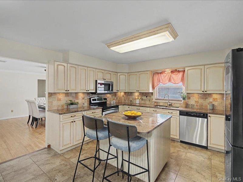 4 Debbie Court, Chester, NY 10918