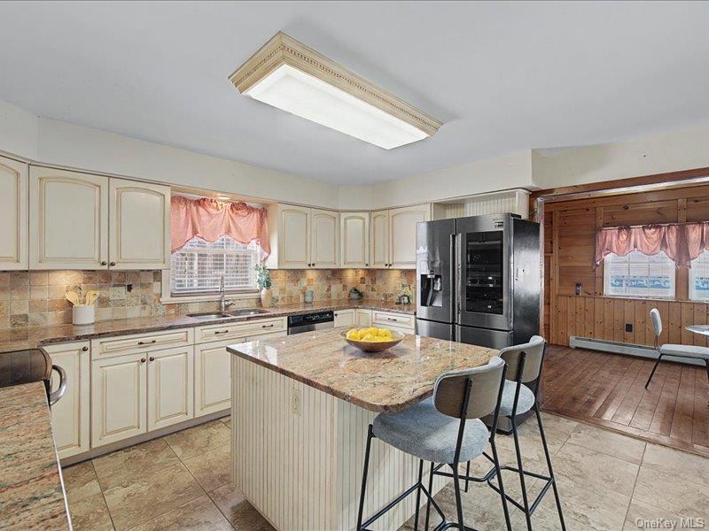 4 Debbie Court, Chester, NY 10918