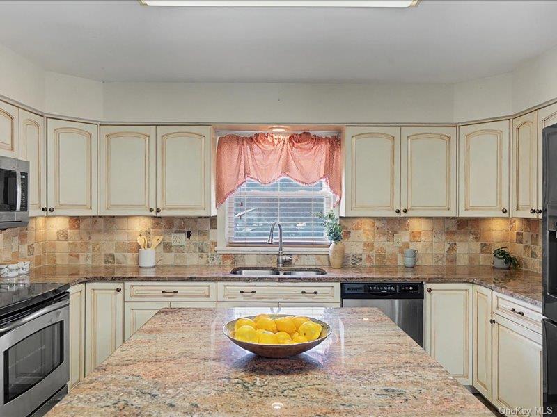 4 Debbie Court, Chester, NY 10918