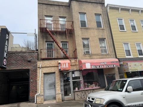 225 E 204th Street, Bronx, NY 10458