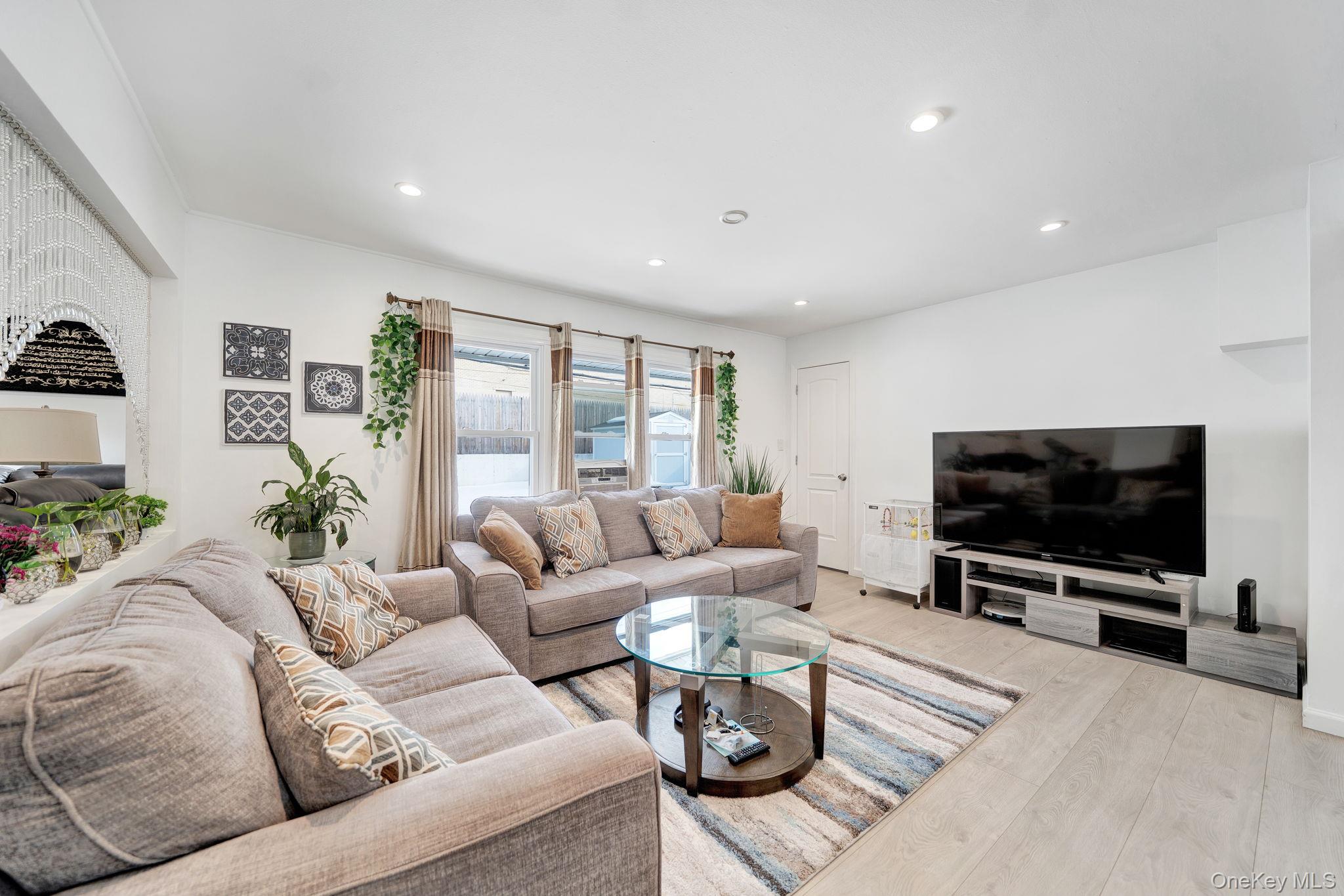 125 Hamlet Road, Levittown, NY 11756