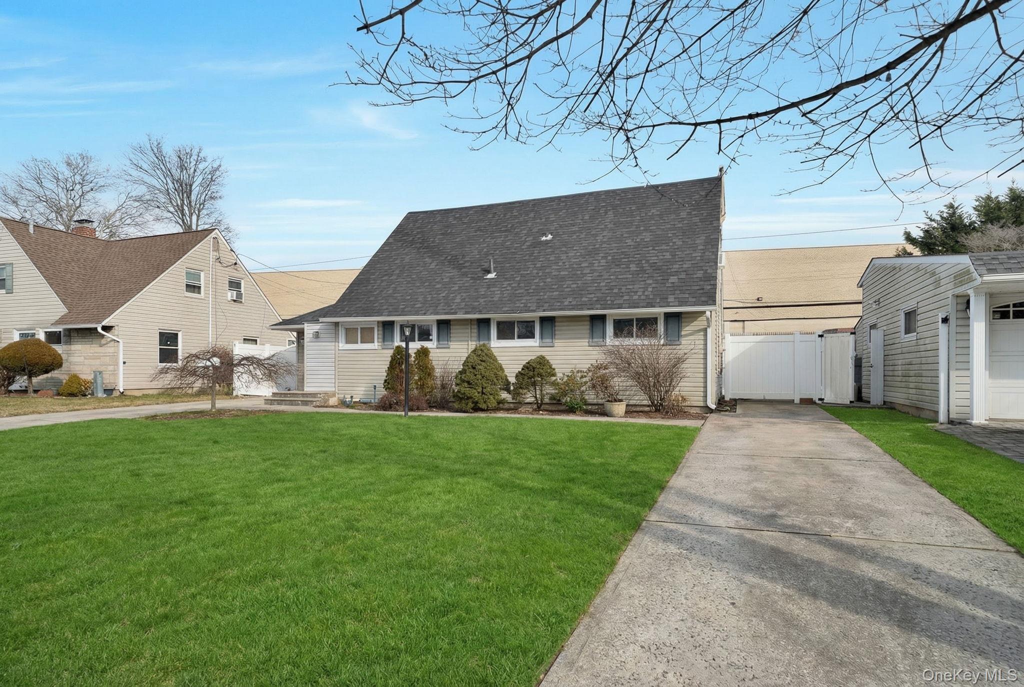 125 Hamlet Road, Levittown, NY 11756