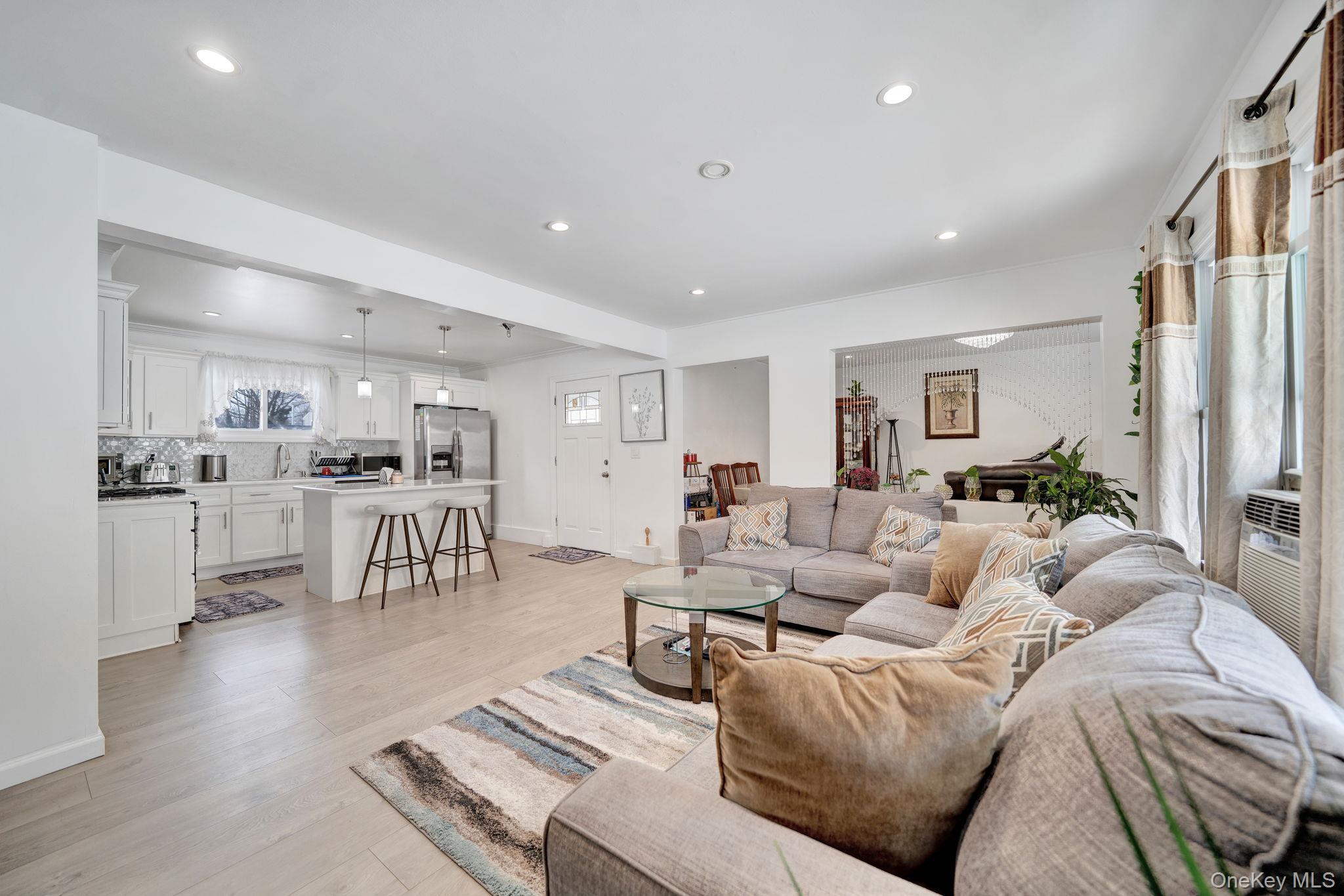 125 Hamlet Road, Levittown, NY 11756