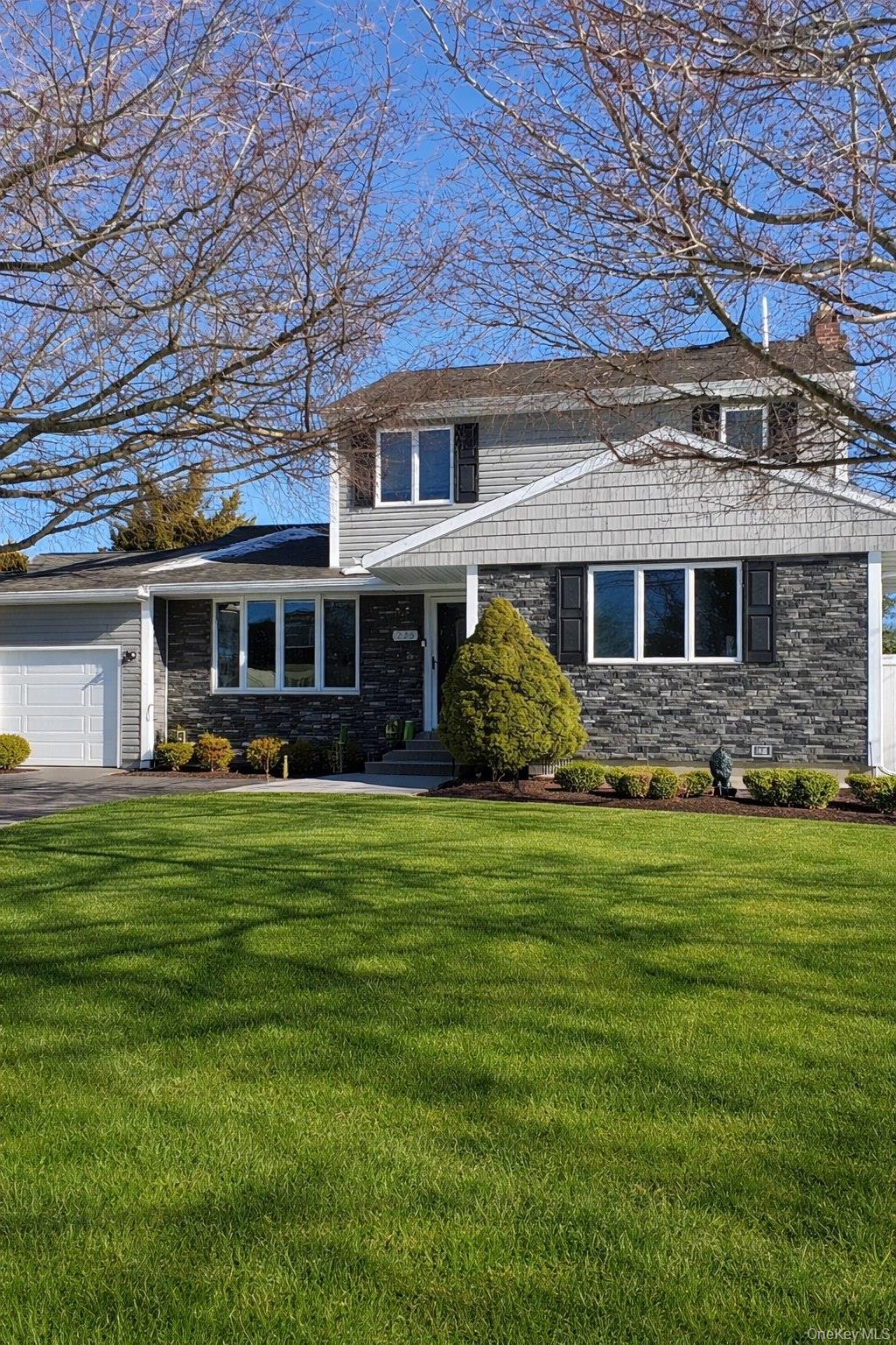 225 Farhan Lane, North Babylon, NY 11703