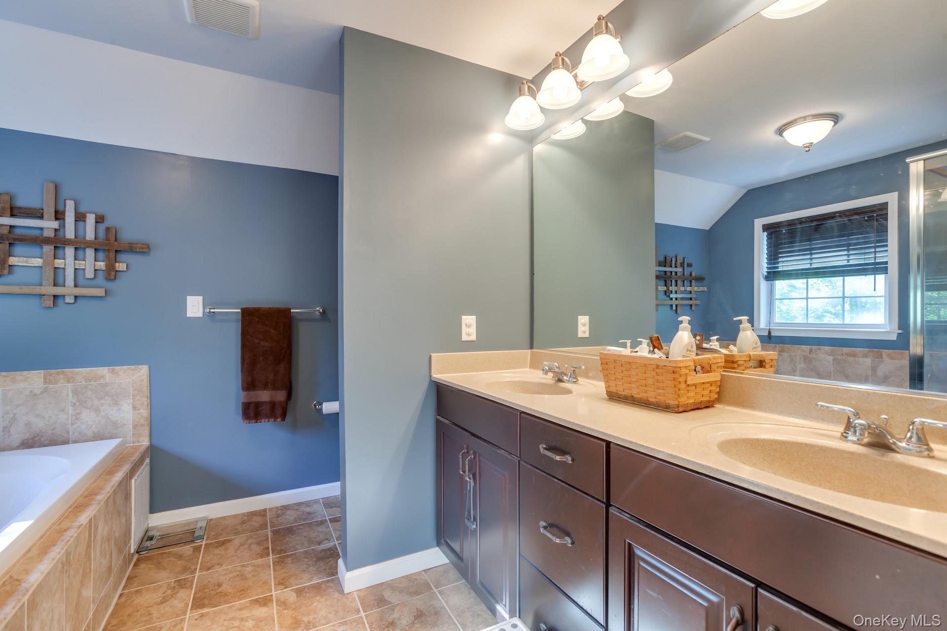 16 Primrose Lane, Chester, NY 10918