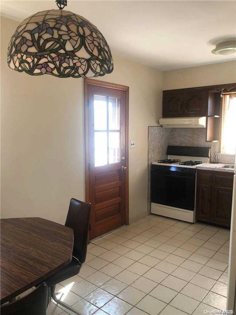 220 Pershing Parkway, Mineola, NY 11501