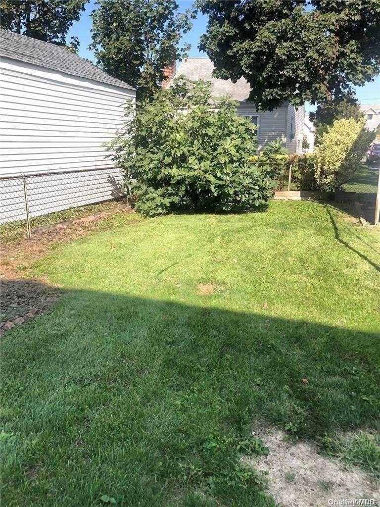 220 Pershing Parkway, Mineola, NY 11501