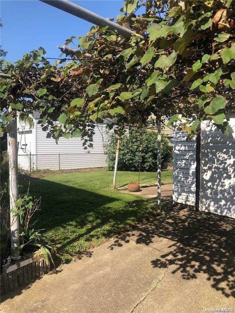 220 Pershing Parkway, Mineola, NY 11501