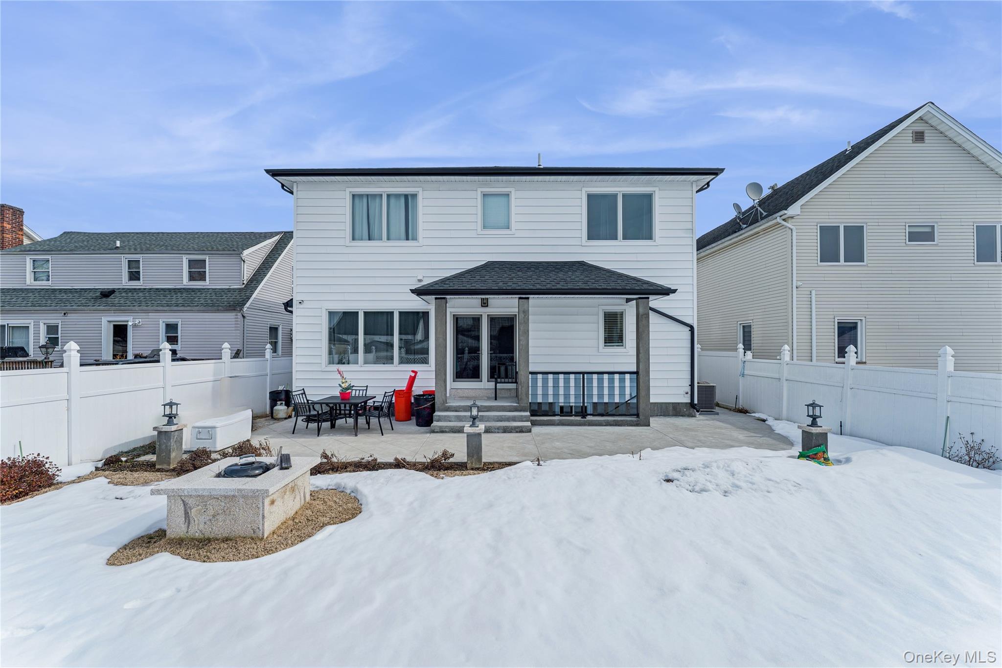 207 Pershing Parkway, Mineola, NY 11501