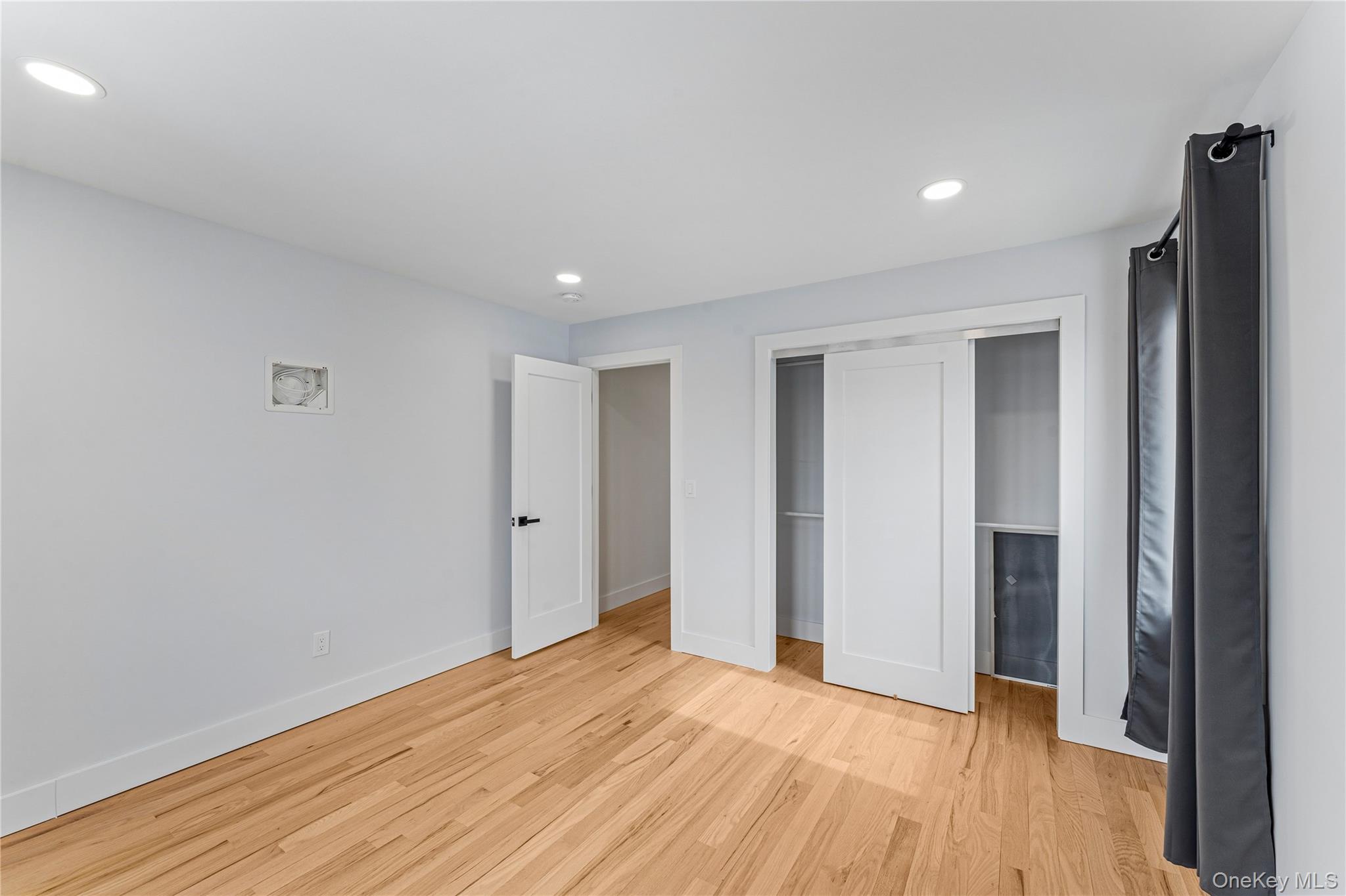 207 Pershing Parkway, Mineola, NY 11501