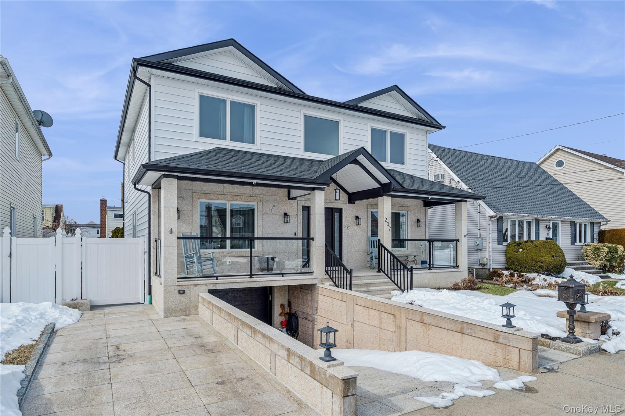 207 Pershing Parkway, Mineola, NY 11501