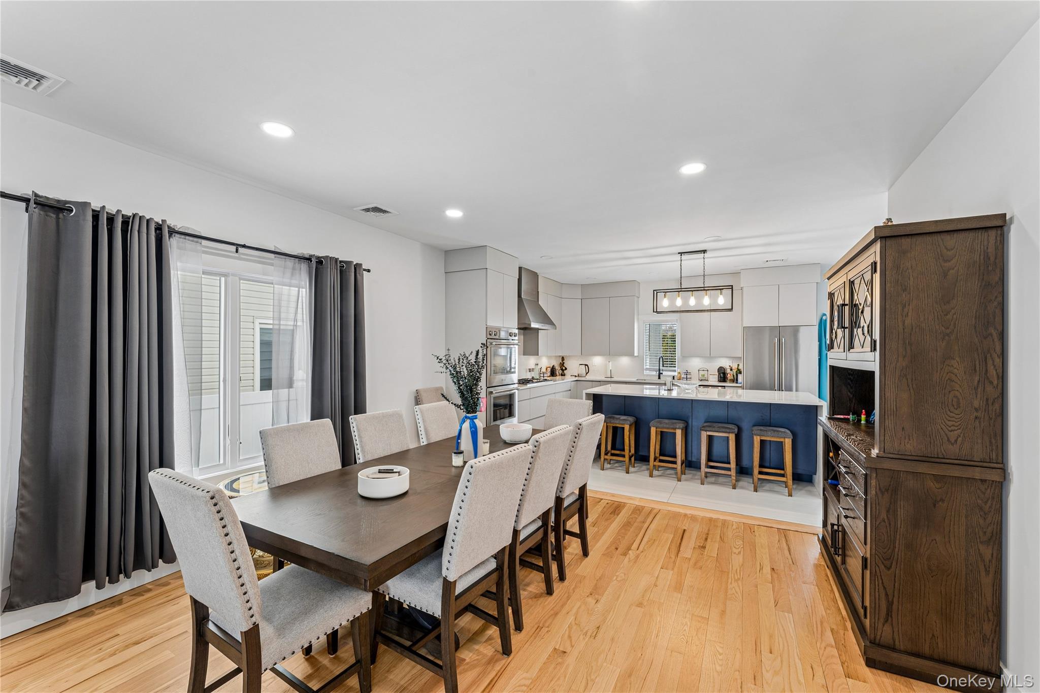 207 Pershing Parkway, Mineola, NY 11501