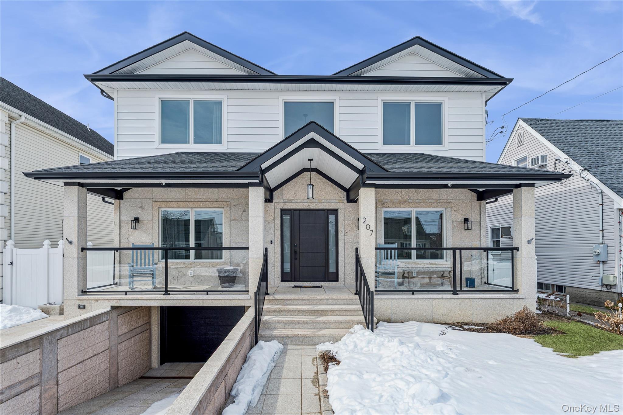 207 Pershing Parkway, Mineola, NY 11501