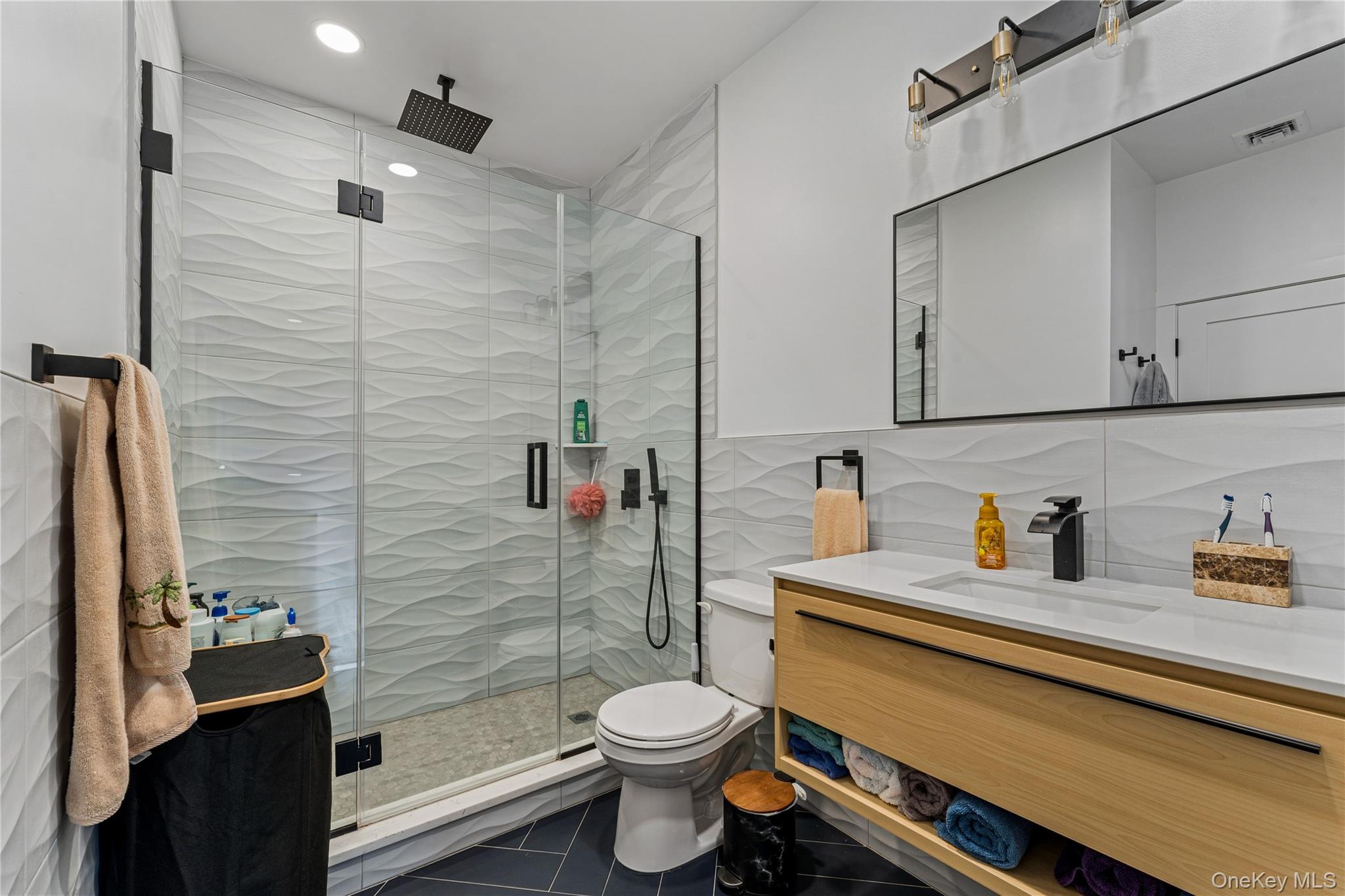 207 Pershing Parkway, Mineola, NY 11501