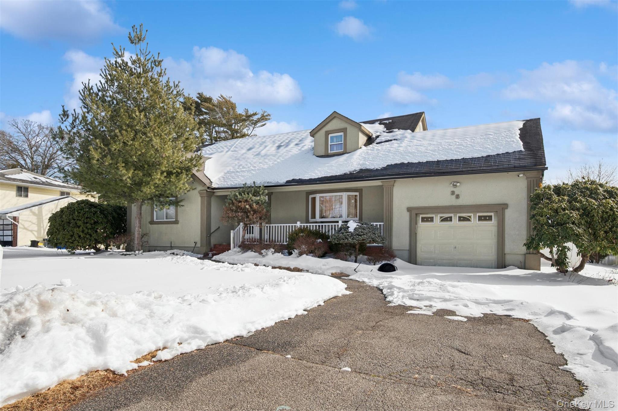 35 Saint Johns Place, West Babylon, NY 11704