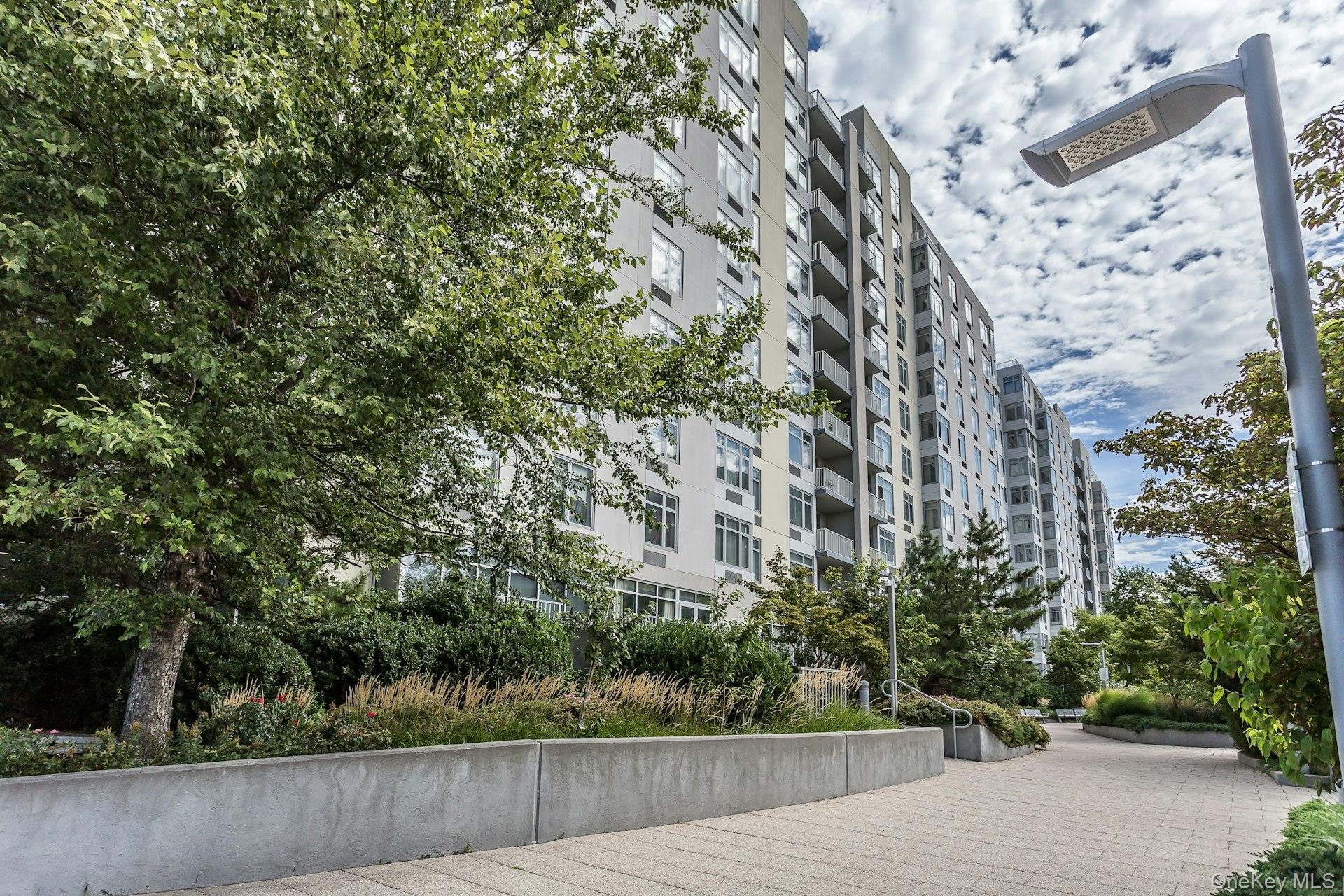 131-01 40th Road # 17V, Flushing, NY 11354