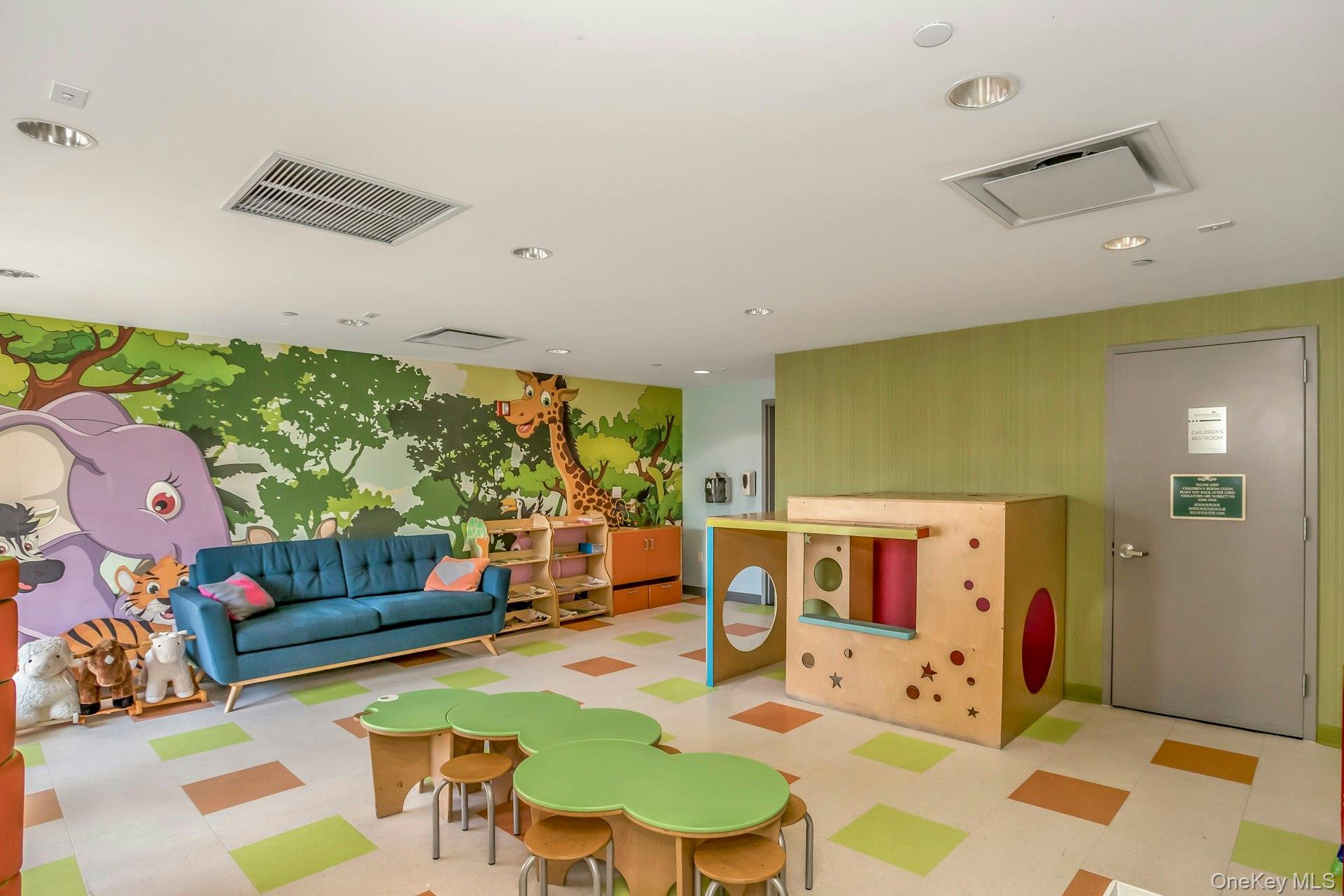 131-01 40th Road # 17V, Flushing, NY 11354