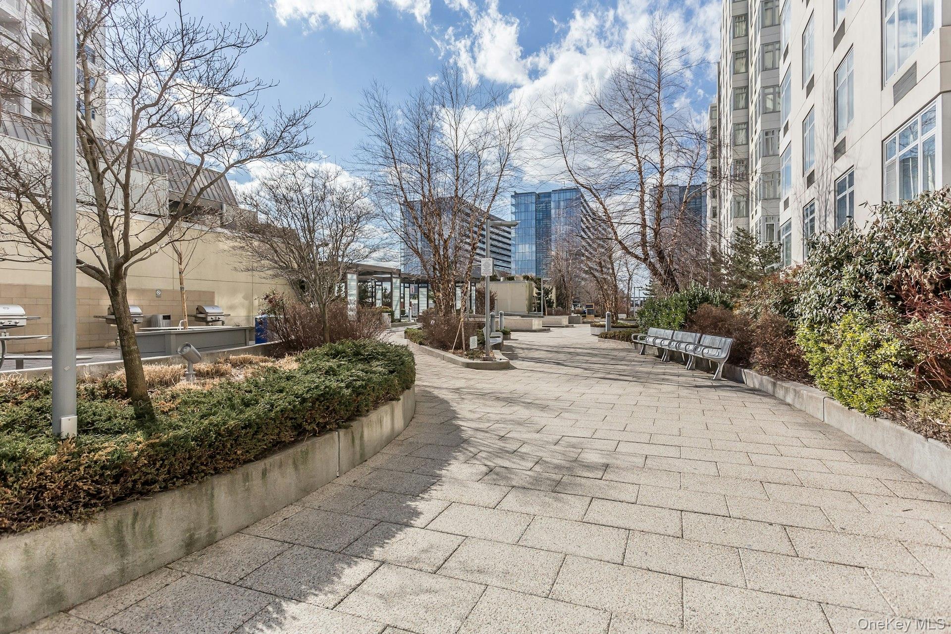 131-01 40th Road # 17V, Flushing, NY 11354