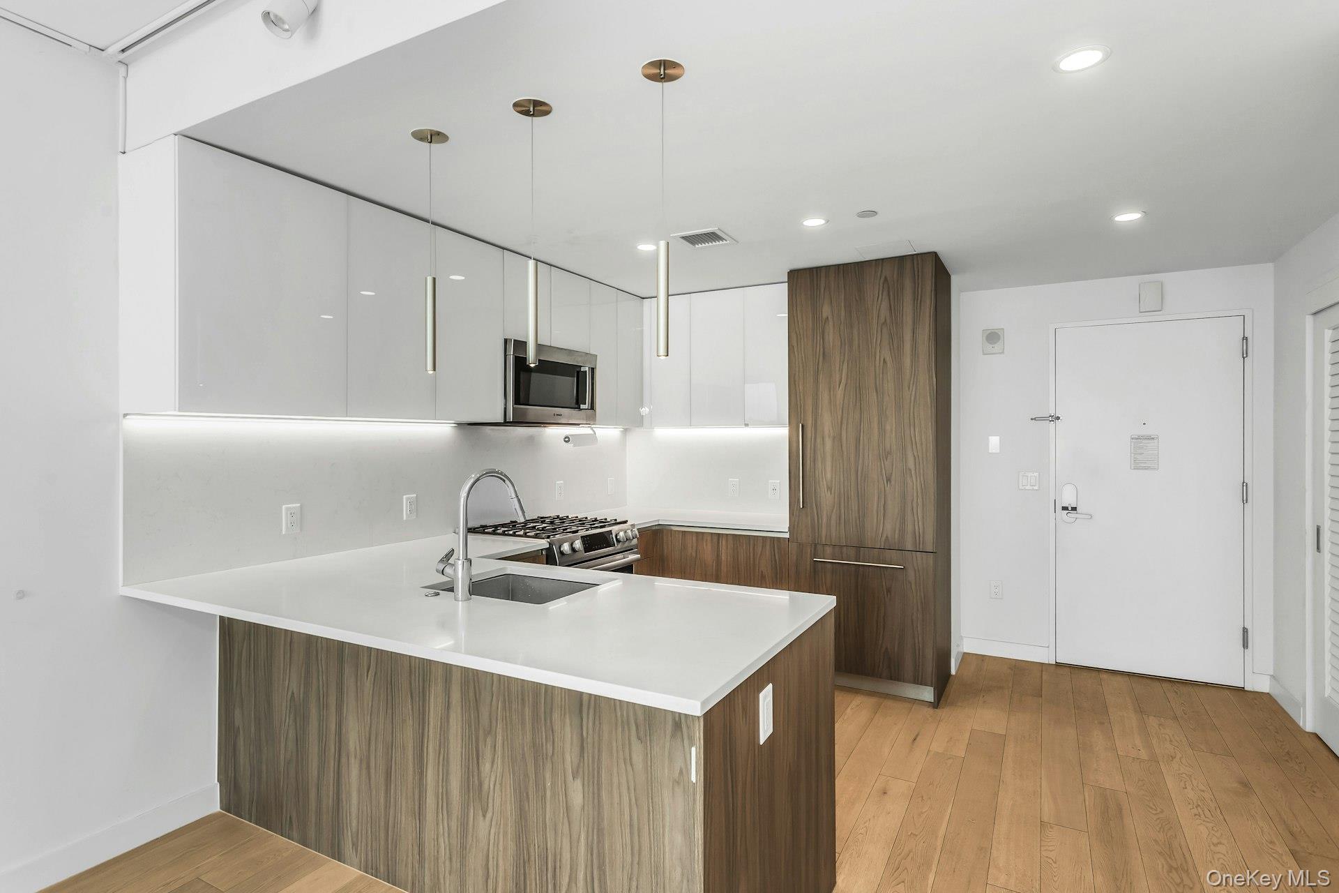 131-01 40th Road # 17V, Flushing, NY 11354