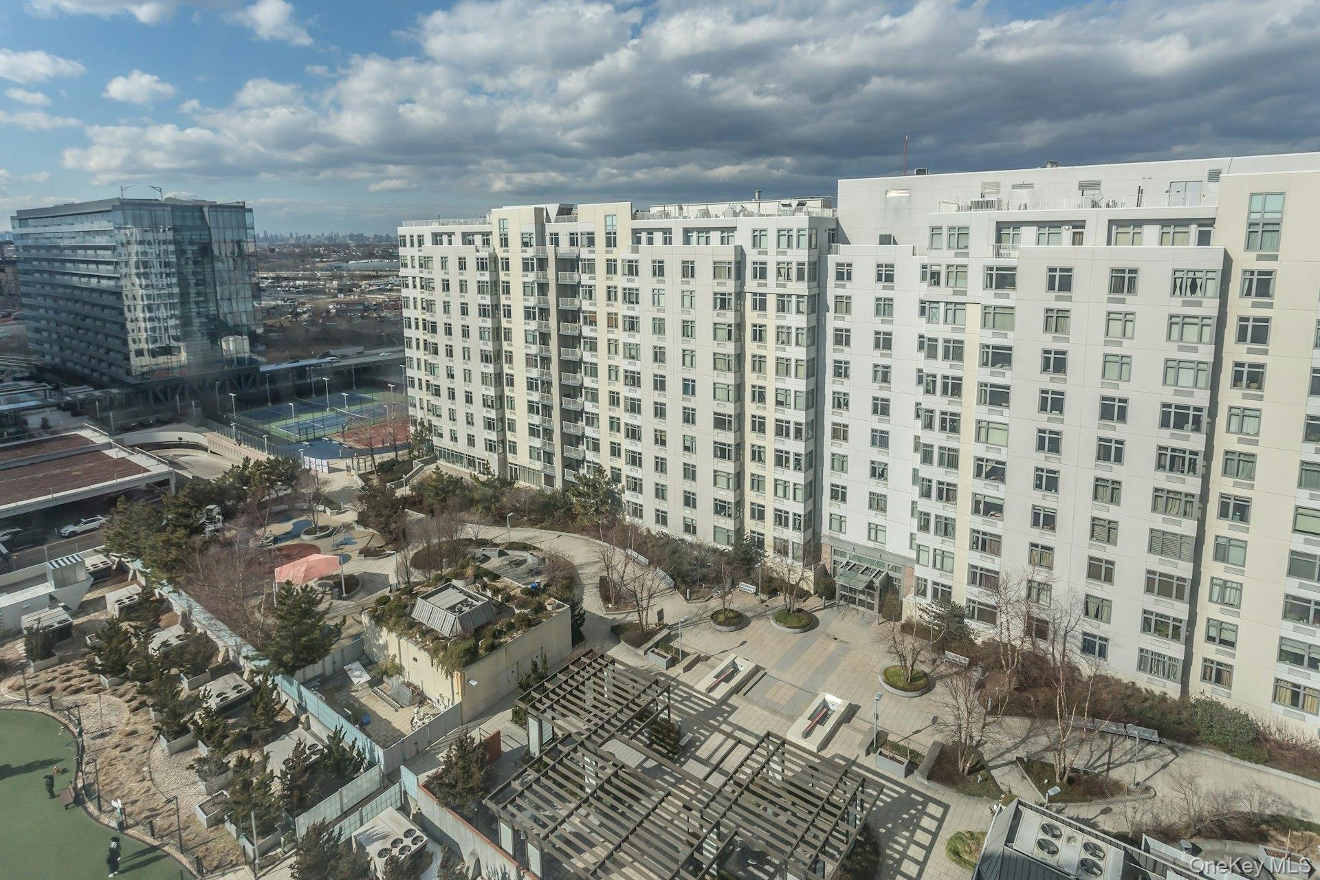 131-01 40th Road # 17V, Flushing, NY 11354