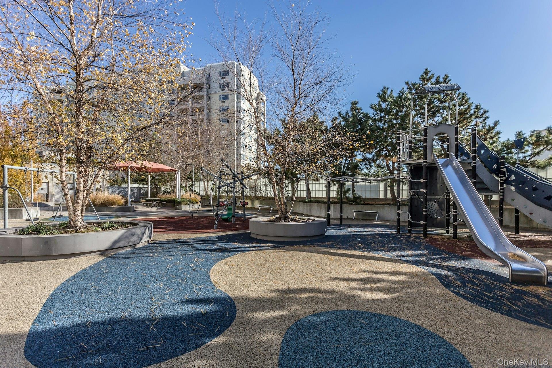 131-01 40th Road # 17V, Flushing, NY 11354