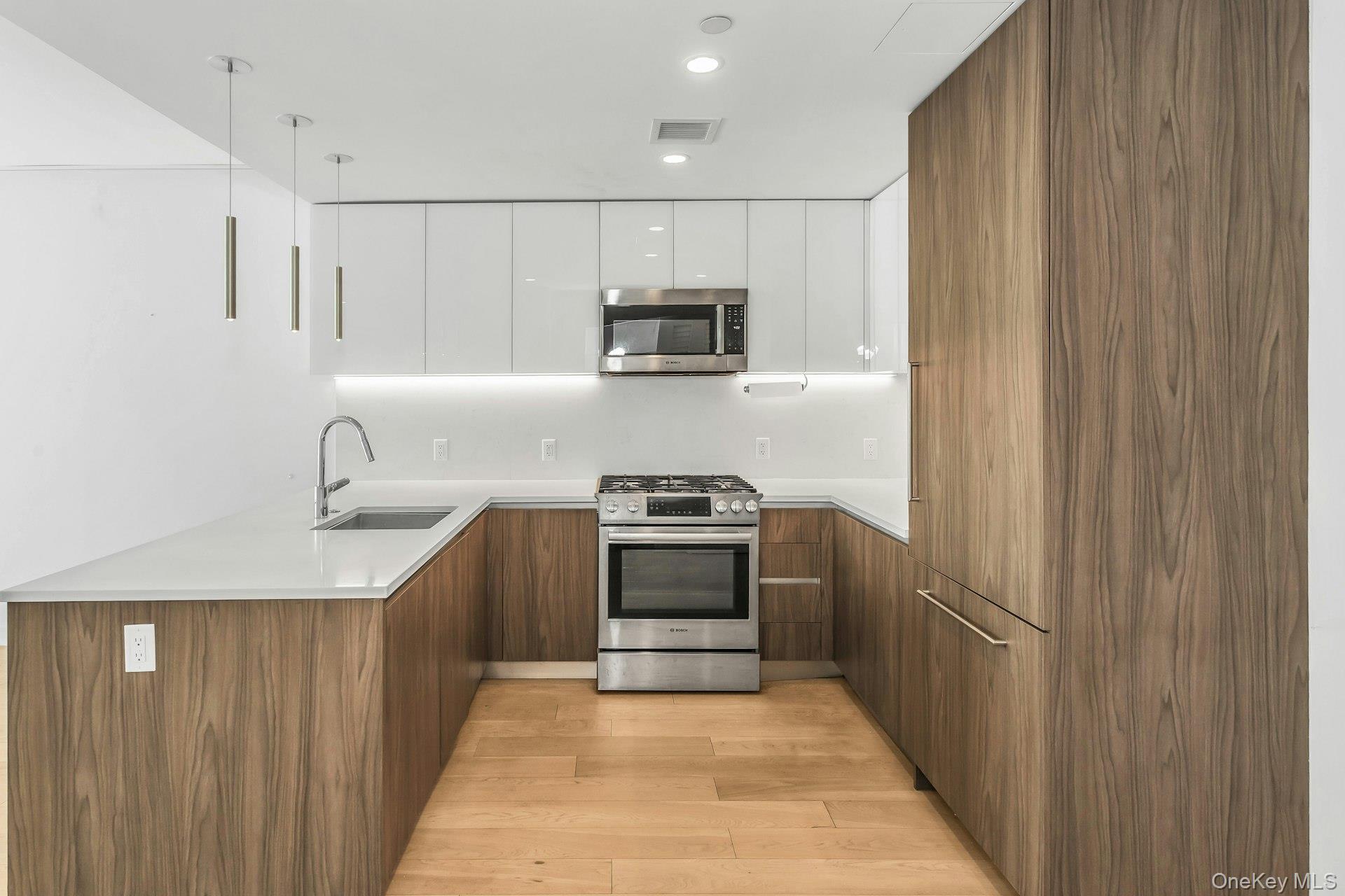 131-01 40th Road # 17V, Flushing, NY 11354