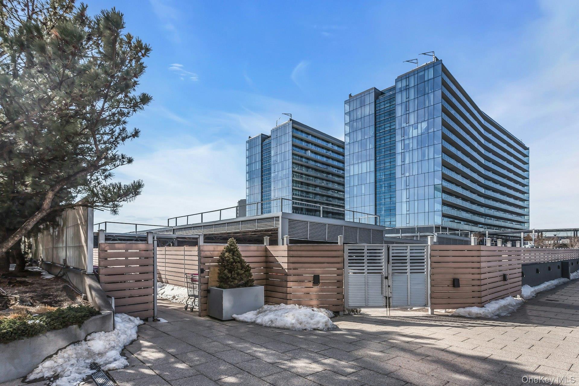 131-01 40th Road # 17V, Flushing, NY 11354