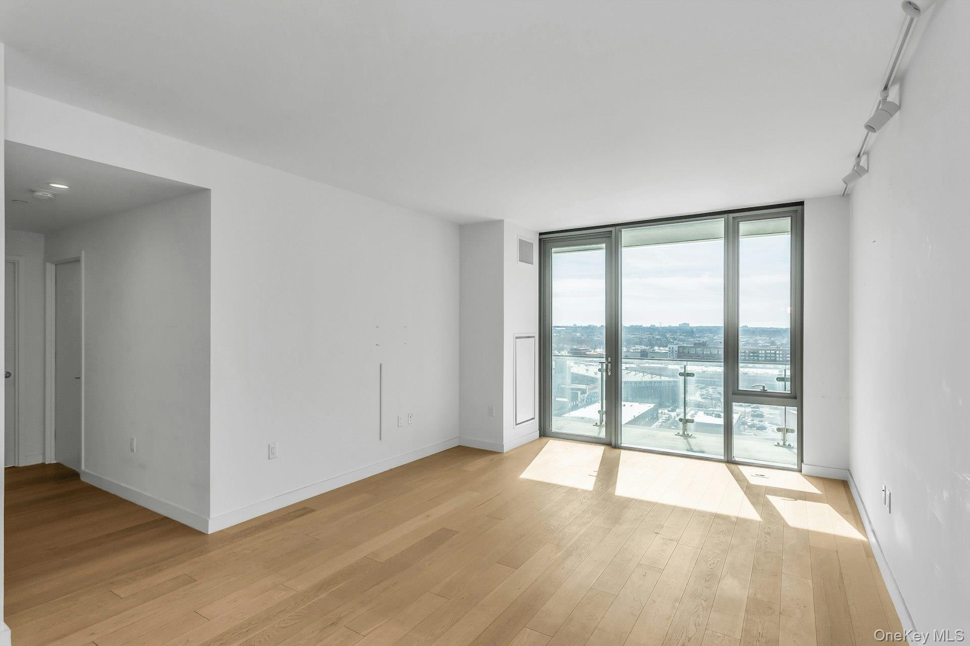 131-01 40th Road # 17V, Flushing, NY 11354