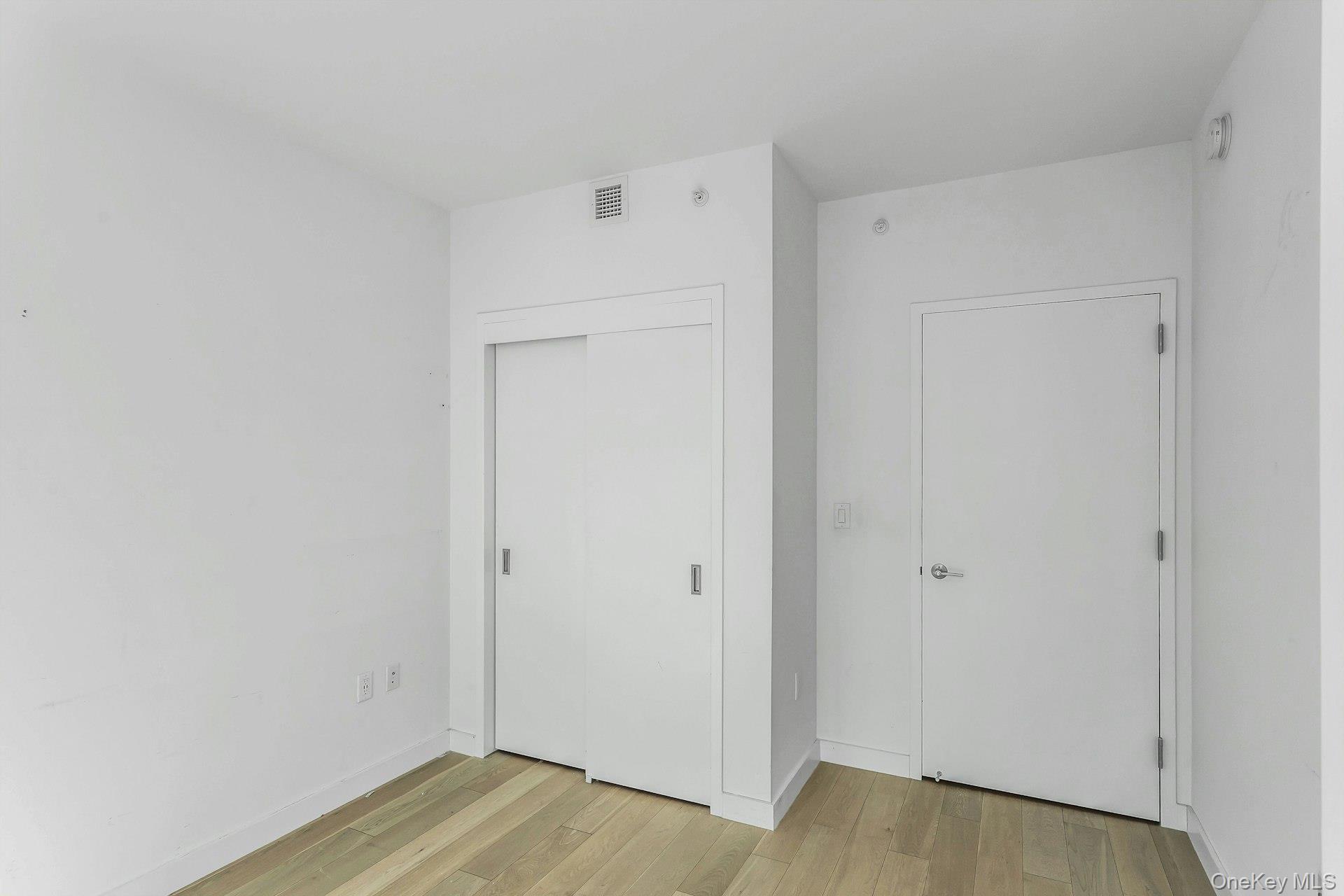 131-01 40th Road # 17V, Flushing, NY 11354