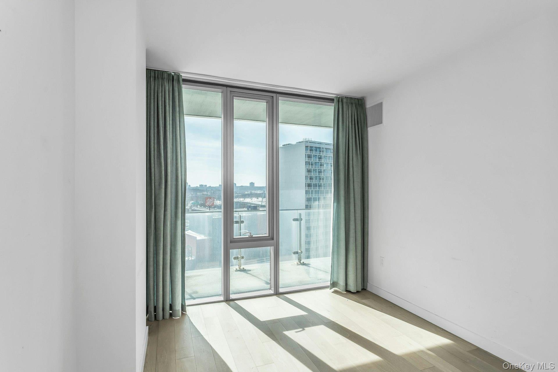 131-01 40th Road # 17V, Flushing, NY 11354