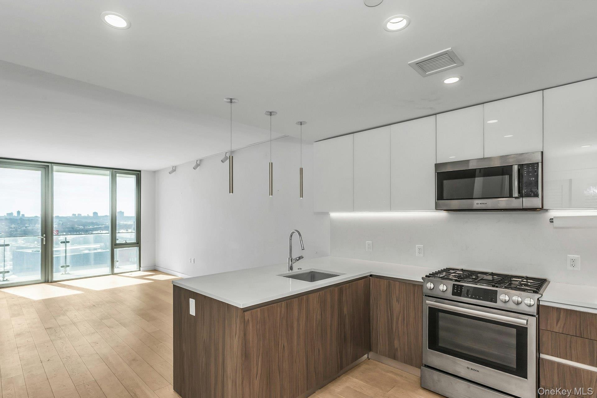 131-01 40th Road # 17V, Flushing, NY 11354