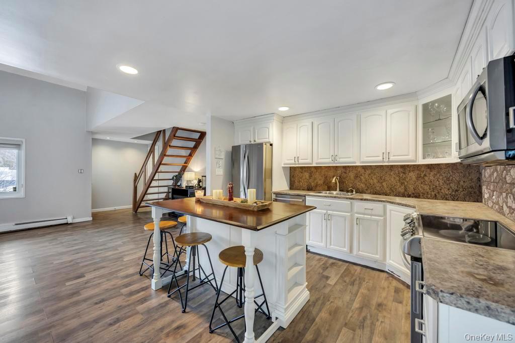 60 White Pine Way, Medford, NY 11763