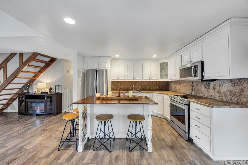 60 White Pine Way, Medford, NY 11763