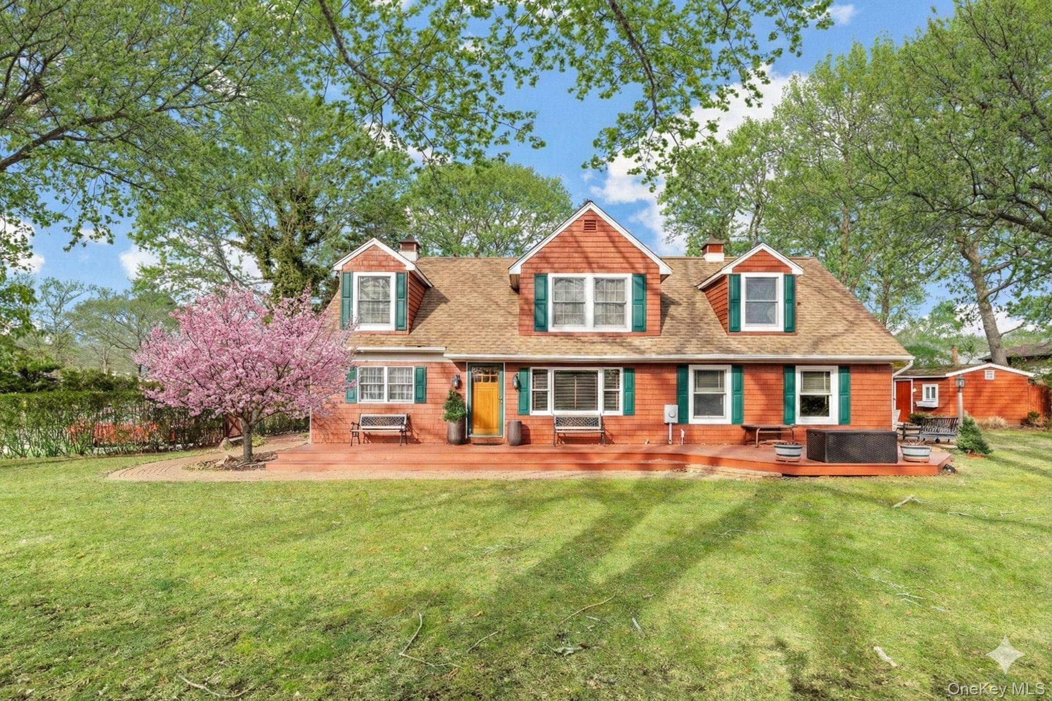 79 E Tiana Road, Hampton Bays, NY 11946