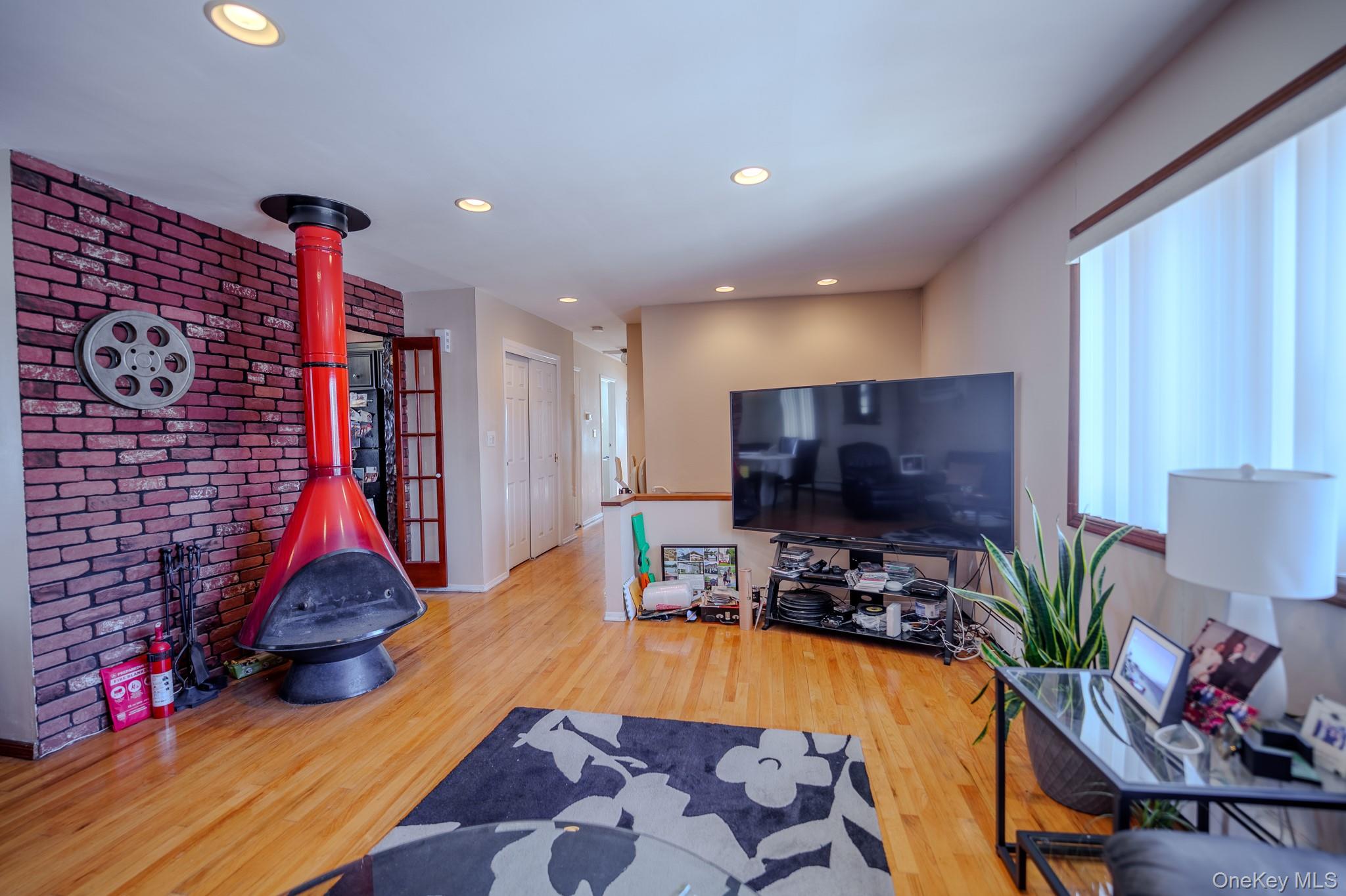 711 S Bayview Avenue, Freeport, NY 11520