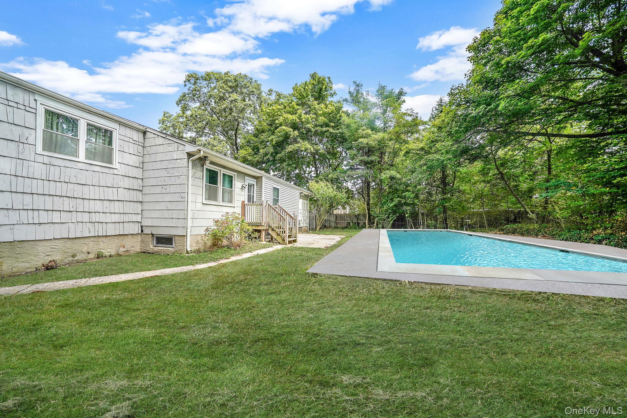 121 Foxdale Lane, Port Jefferson, NY 11777