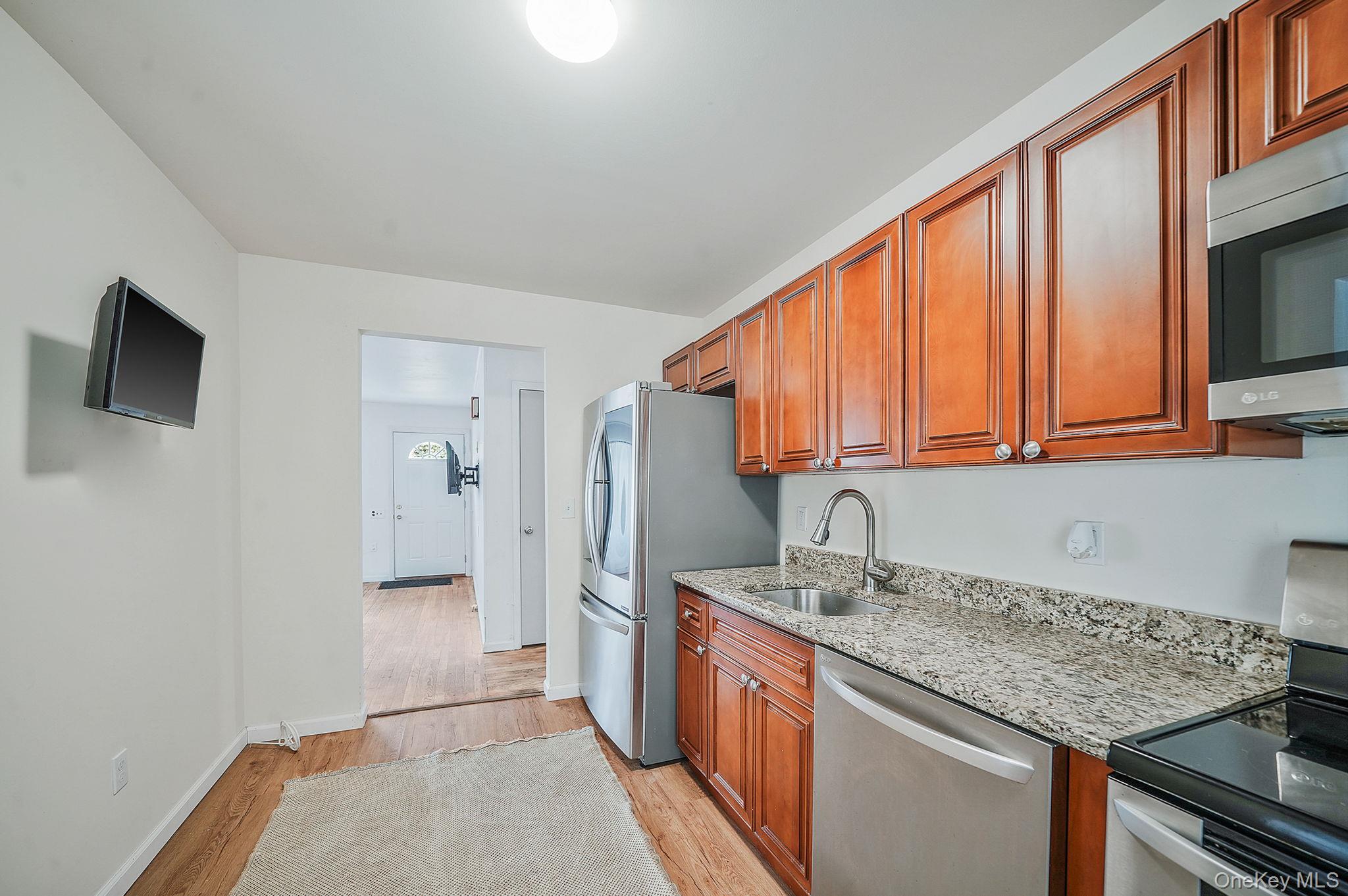 121 Foxdale Lane, Port Jefferson, NY 11777