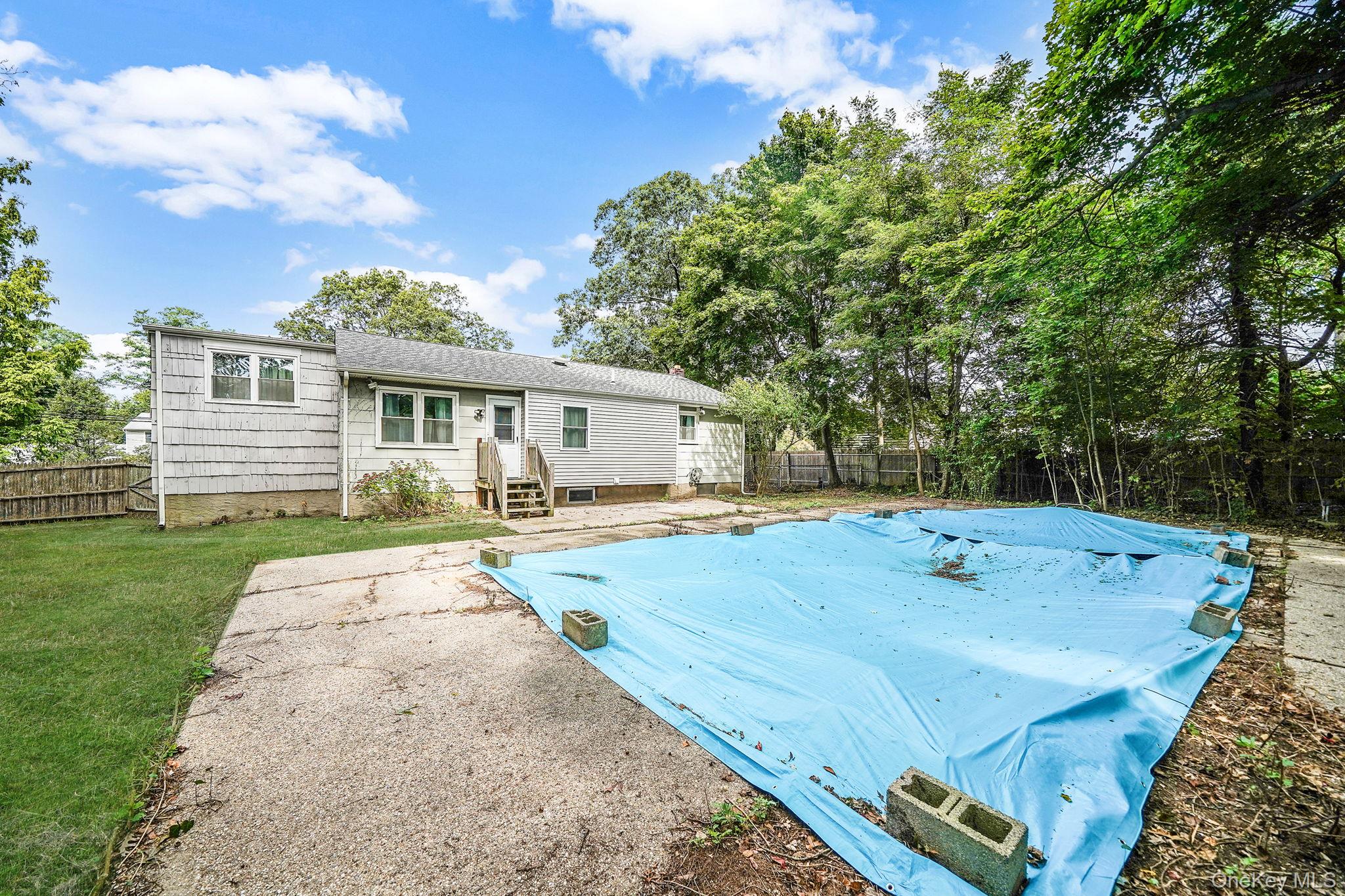 121 Foxdale Lane, Port Jefferson, NY 11777