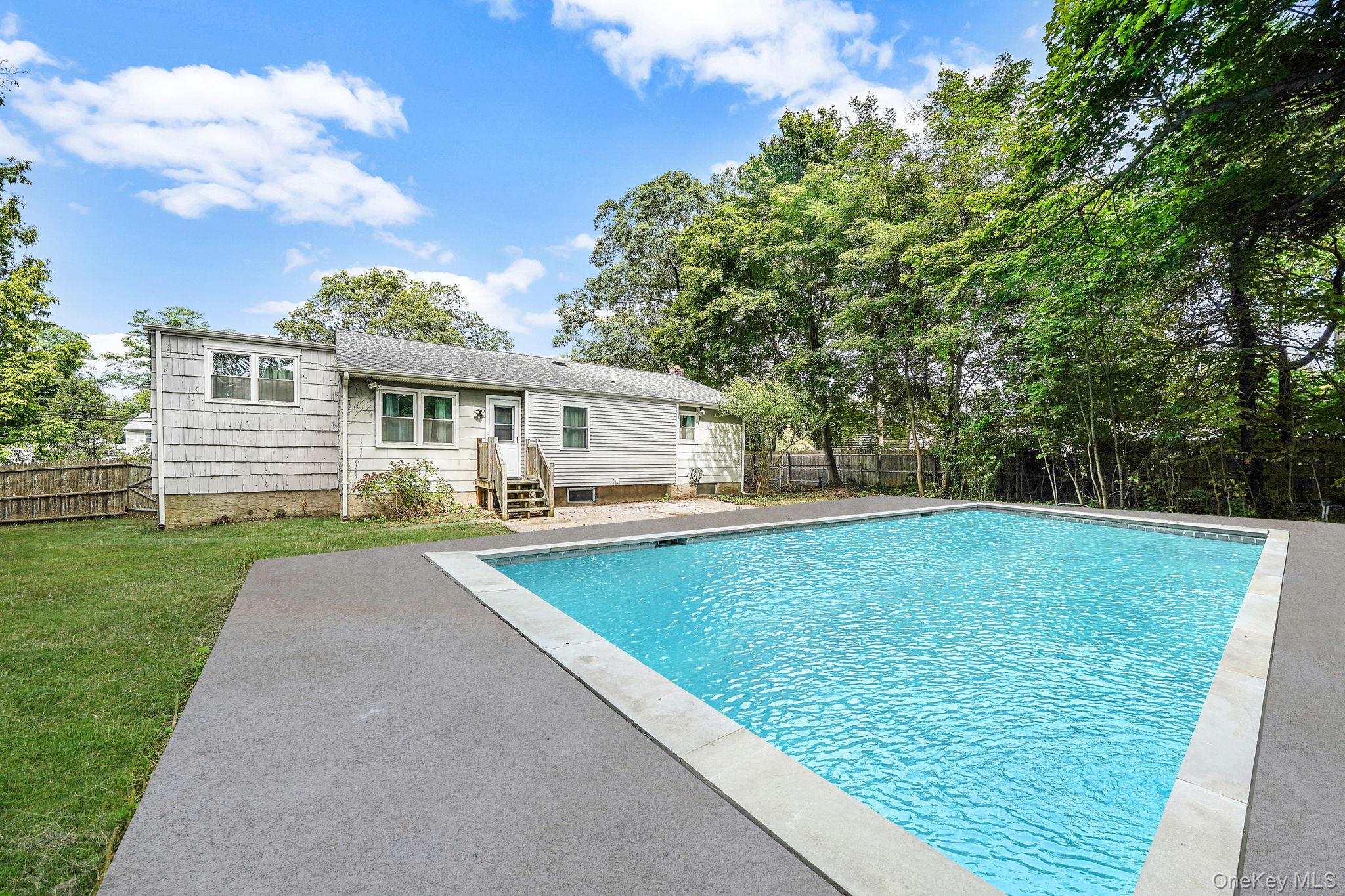 121 Foxdale Lane, Port Jefferson, NY 11777